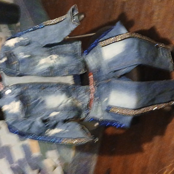 Clothes - Picture 4 of 4